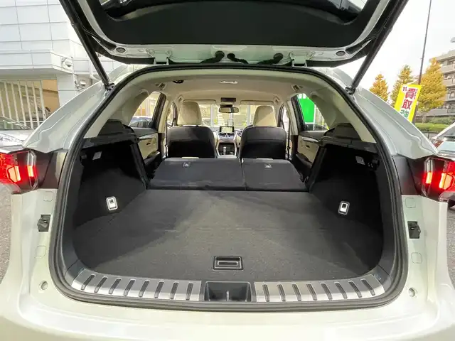 レクサス ＮＸ 300h バージョンL 東京都 2014(平26)年 4.9万km ソニッククォーツ ワンオーナー/プリクラッシュセーフティーシステムセット/・プリクラッシュセーフティーシステム/・レーダークルーズコントロール/HUD付レーンディパーチャーアシストセット/・レーンディパーチャーアラート/・オートマチックハイビーム/5本スポーク切削光輝18インチホイール/ルーフレール/バックカメラ/サイドカメラ/パワーバックドア/ドライブモードセレクト/三眼LED/革巻きステアリング/ステアリングヒーター/パドルシフト/レザーシート/シートヒーター(運転席＆助手席)/シートベンチレーション(運転席＆助手席)/パワーシート(運転席＆助手席)/メモリーシート(運転席)/AC100V電源/保証書/取扱説明書/スペアキー×2