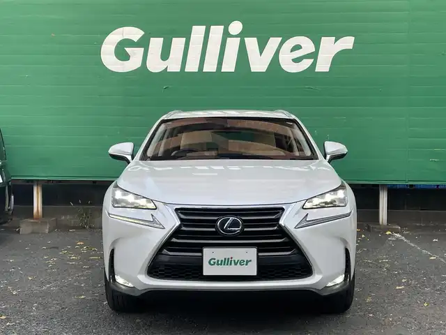 レクサス ＮＸ 300h バージョンL 東京都 2014(平26)年 4.9万km ソニッククォーツ ワンオーナー/プリクラッシュセーフティーシステムセット/・プリクラッシュセーフティーシステム/・レーダークルーズコントロール/HUD付レーンディパーチャーアシストセット/・レーンディパーチャーアラート/・オートマチックハイビーム/5本スポーク切削光輝18インチホイール/ルーフレール/バックカメラ/サイドカメラ/パワーバックドア/ドライブモードセレクト/三眼LED/革巻きステアリング/ステアリングヒーター/パドルシフト/レザーシート/シートヒーター(運転席＆助手席)/シートベンチレーション(運転席＆助手席)/パワーシート(運転席＆助手席)/メモリーシート(運転席)/AC100V電源/保証書/取扱説明書/スペアキー×2