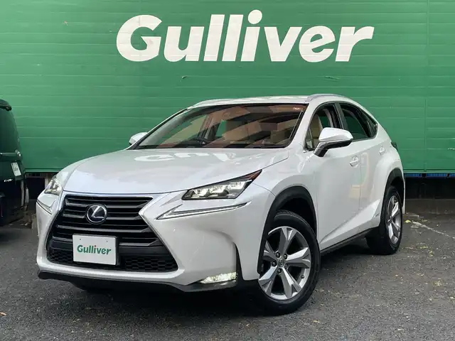 レクサス ＮＸ 300h バージョンL 東京都 2014(平26)年 4.9万km ソニッククォーツ ワンオーナー/プリクラッシュセーフティーシステムセット/・プリクラッシュセーフティーシステム/・レーダークルーズコントロール/HUD付レーンディパーチャーアシストセット/・レーンディパーチャーアラート/・オートマチックハイビーム/5本スポーク切削光輝18インチホイール/ルーフレール/バックカメラ/サイドカメラ/パワーバックドア/ドライブモードセレクト/三眼LED/革巻きステアリング/ステアリングヒーター/パドルシフト/レザーシート/シートヒーター(運転席＆助手席)/シートベンチレーション(運転席＆助手席)/パワーシート(運転席＆助手席)/メモリーシート(運転席)/AC100V電源/保証書/取扱説明書/スペアキー×2