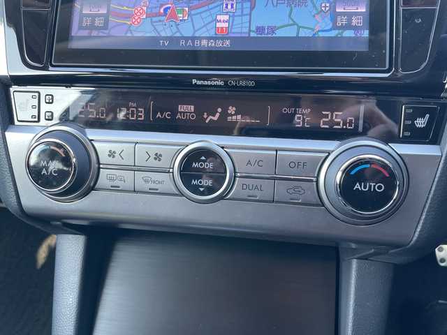 スバル アウトバック リミテッド スマートED 青森県 2016(平28)年 9.1万km クリスタルホワイトP 4WD/純正8インチナビ・フルセグTV/CD・DVD・Bluetooth・SD・HDMI/バックカメラ/ハーフレザーシート/前席パワーシート/前後席シートヒーター/アイサイトver.3/アドバンスドセイフティパッケージ/衝突軽減ブレーキ/追従クルーズコントロール/アクティブレーンキープ/ブラインドスポットモニター/ハイビームアシスト/パドルシフト/前方ドライブレコーダー/サイド・カーテンエアバッグ/ビルトインETC/パドルシフト/LEDヘッドライト/フォグランプ/リアフォグランプ/純正18インチアルミ/ルーフレール