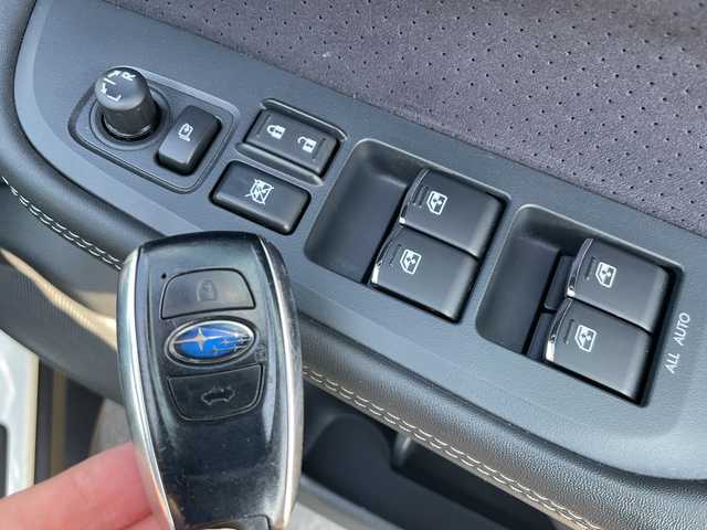 スバル アウトバック リミテッド スマートED 青森県 2016(平28)年 9.1万km クリスタルホワイトP 4WD/純正8インチナビ・フルセグTV/CD・DVD・Bluetooth・SD・HDMI/バックカメラ/ハーフレザーシート/前席パワーシート/前後席シートヒーター/アイサイトver.3/アドバンスドセイフティパッケージ/衝突軽減ブレーキ/追従クルーズコントロール/アクティブレーンキープ/ブラインドスポットモニター/ハイビームアシスト/パドルシフト/前方ドライブレコーダー/サイド・カーテンエアバッグ/ビルトインETC/パドルシフト/LEDヘッドライト/フォグランプ/リアフォグランプ/純正18インチアルミ/ルーフレール