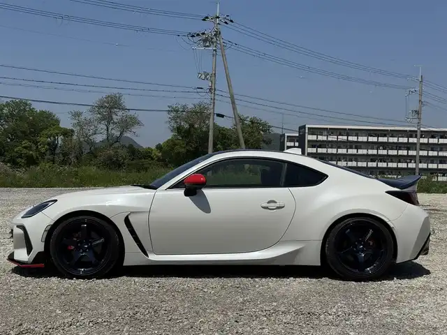 スバル ＢＲＺ S 兵庫県 2021(令3)年 1.4万km クリスタルホワイトP TC-4アドバンレーシング18インチAW/BLITZ車高調/BLITZニュルスペックマフラー/STIフロントアンダースポイラー/HKSカーボンダックテールスポイラー/KENWOODナビ/バックカメラ/フルセグTV/LEDヘッドライト