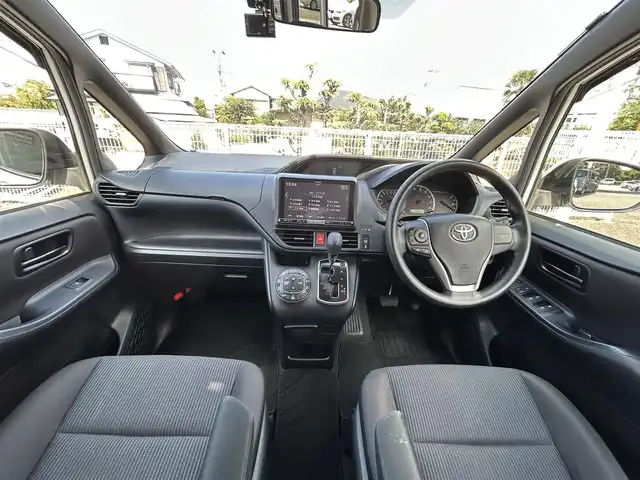 トヨタ ヴォクシー X 静岡県 2014(平26)年 5.5万km ホワイトパールクリスタルシャイン ユーザー買取車両/ALPINEナビ/（FM/CD/DVD/フルセグTV/BT）/ドライブレコーダー/ビルトインETC/フリップダウンモニター/片側パワースライドドア/バックカメラ/純正フロアマット/アイドリンクストップ/横滑り防止装置/保証書/記録簿/取扱説明書