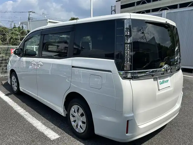トヨタ ヴォクシー X 静岡県 2014(平26)年 5.5万km ホワイトパールクリスタルシャイン ユーザー買取車両/ALPINEナビ/（FM/CD/DVD/フルセグTV/BT）/ドライブレコーダー/ビルトインETC/フリップダウンモニター/片側パワースライドドア/バックカメラ/純正フロアマット/アイドリンクストップ/横滑り防止装置/保証書/記録簿/取扱説明書