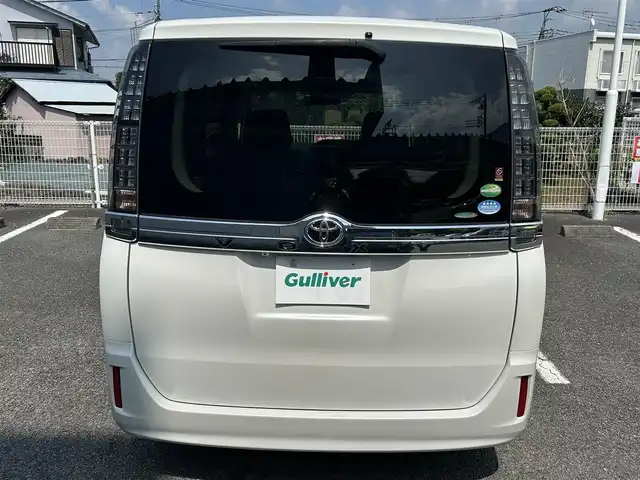 トヨタ ヴォクシー X 静岡県 2014(平26)年 5.5万km ホワイトパールクリスタルシャイン ユーザー買取車両/ALPINEナビ/（FM/CD/DVD/フルセグTV/BT）/ドライブレコーダー/ビルトインETC/フリップダウンモニター/片側パワースライドドア/バックカメラ/純正フロアマット/アイドリンクストップ/横滑り防止装置/保証書/記録簿/取扱説明書