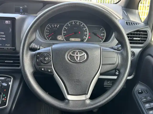 トヨタ ヴォクシー X 静岡県 2014(平26)年 5.5万km ホワイトパールクリスタルシャイン ユーザー買取車両/ALPINEナビ/（FM/CD/DVD/フルセグTV/BT）/ドライブレコーダー/ビルトインETC/フリップダウンモニター/片側パワースライドドア/バックカメラ/純正フロアマット/アイドリンクストップ/横滑り防止装置/保証書/記録簿/取扱説明書
