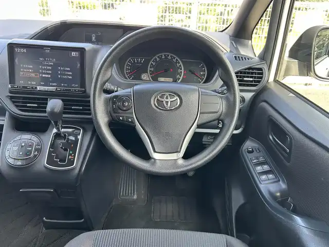 トヨタ ヴォクシー X 静岡県 2014(平26)年 5.5万km ホワイトパールクリスタルシャイン ユーザー買取車両/ALPINEナビ/（FM/CD/DVD/フルセグTV/BT）/ドライブレコーダー/ビルトインETC/フリップダウンモニター/片側パワースライドドア/バックカメラ/純正フロアマット/アイドリンクストップ/横滑り防止装置/保証書/記録簿/取扱説明書