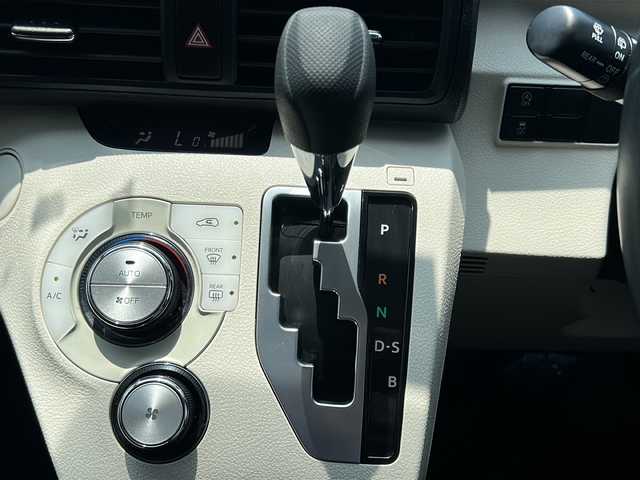 トヨタ シエンタ G 石川県 2016(平28)年 4.2万km ブラックマイカ 社外ナビ（CN-R330WD）/【CD/DVD】/フルセグTV/ETC/両側パワースライドドア/スマートキー＆プッシュスタート/電動格納ミラー/純正フロアマット/ヘッドレベライザー/純正ドアバイザー/Wエアバッグ/取扱説明書