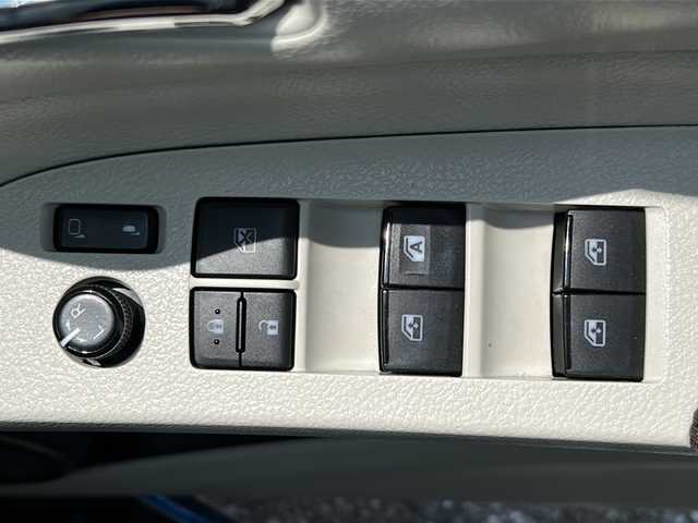 トヨタ シエンタ G 石川県 2016(平28)年 4.2万km ブラックマイカ 社外ナビ（CN-R330WD）/【CD/DVD】/フルセグTV/ETC/両側パワースライドドア/スマートキー＆プッシュスタート/電動格納ミラー/純正フロアマット/ヘッドレベライザー/純正ドアバイザー/Wエアバッグ/取扱説明書