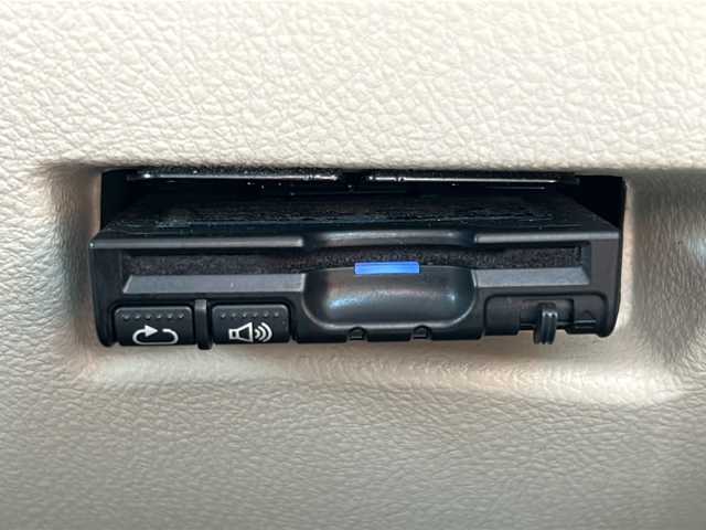 トヨタ シエンタ G 石川県 2016(平28)年 4.2万km ブラックマイカ 社外ナビ（CN-R330WD）/【CD/DVD】/フルセグTV/ETC/両側パワースライドドア/スマートキー＆プッシュスタート/電動格納ミラー/純正フロアマット/ヘッドレベライザー/純正ドアバイザー/Wエアバッグ/取扱説明書