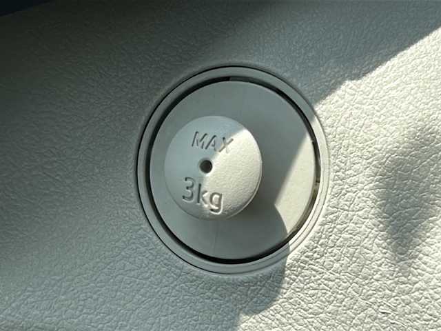 トヨタ シエンタ G 石川県 2016(平28)年 4.2万km ブラックマイカ 社外ナビ（CN-R330WD）/【CD/DVD】/フルセグTV/ETC/両側パワースライドドア/スマートキー＆プッシュスタート/電動格納ミラー/純正フロアマット/ヘッドレベライザー/純正ドアバイザー/Wエアバッグ/取扱説明書