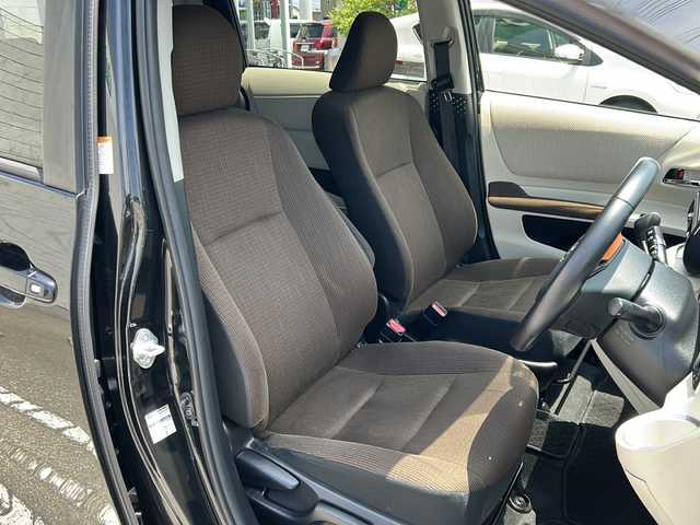 トヨタ シエンタ G 石川県 2016(平28)年 4.2万km ブラックマイカ 社外ナビ（CN-R330WD）/【CD/DVD】/フルセグTV/ETC/両側パワースライドドア/スマートキー＆プッシュスタート/電動格納ミラー/純正フロアマット/ヘッドレベライザー/純正ドアバイザー/Wエアバッグ/取扱説明書