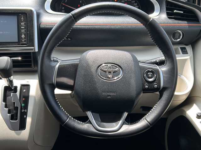 トヨタ シエンタ G 石川県 2016(平28)年 4.2万km ブラックマイカ 社外ナビ（CN-R330WD）/【CD/DVD】/フルセグTV/ETC/両側パワースライドドア/スマートキー＆プッシュスタート/電動格納ミラー/純正フロアマット/ヘッドレベライザー/純正ドアバイザー/Wエアバッグ/取扱説明書