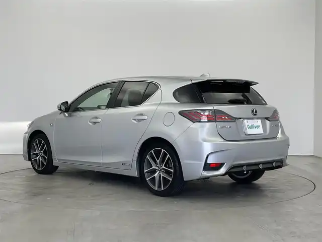 レクサス ＣＴ 200h Fスポーツ 埼玉県 2015(平27)年 2.6万km プラチナムシルバーメタリック 純正ナビ/純正17inＡＷ　/スウェード生地シート　/D/N席シートヒーター　/パドルシフト　/モード切替　/パワーシート　/ワンセグＴＶ　/ＢＴ　/ＣＤ　/バックカメラ　　/スペアキー　/ドラレコ　/クルコン　/ＡＡＣ　/ＬＥＤヘッドライト