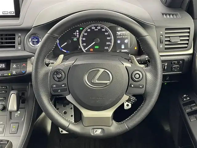 レクサス ＣＴ 200h Fスポーツ 埼玉県 2015(平27)年 2.6万km プラチナムシルバーメタリック 純正ナビ/純正17inＡＷ　/スウェード生地シート　/D/N席シートヒーター　/パドルシフト　/モード切替　/パワーシート　/ワンセグＴＶ　/ＢＴ　/ＣＤ　/バックカメラ　　/スペアキー　/ドラレコ　/クルコン　/ＡＡＣ　/ＬＥＤヘッドライト