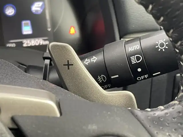 レクサス ＣＴ 200h Fスポーツ 埼玉県 2015(平27)年 2.6万km プラチナムシルバーメタリック 純正ナビ/純正17inＡＷ　/スウェード生地シート　/D/N席シートヒーター　/パドルシフト　/モード切替　/パワーシート　/ワンセグＴＶ　/ＢＴ　/ＣＤ　/バックカメラ　　/スペアキー　/ドラレコ　/クルコン　/ＡＡＣ　/ＬＥＤヘッドライト