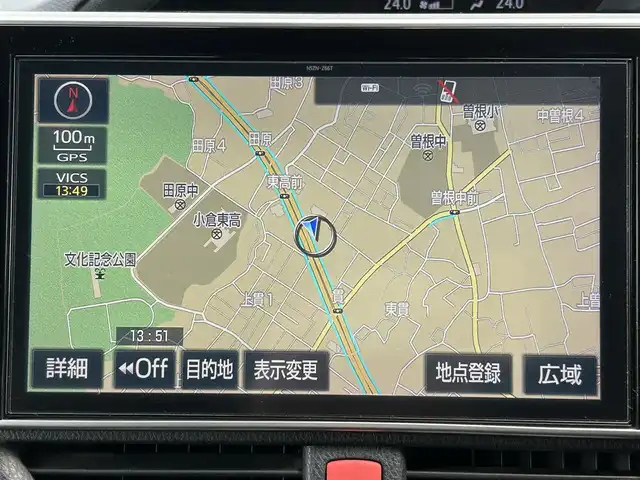 トヨタ ヴォクシー ハイブリッド ZS 福岡県 2017(平29)年 9.3万km ホワイトパールクリスタルシャイン ワンオーナー/エアロ（サイド）/純正10インチメモリナビ【NSZN-Z66T】/　（AM/FM/HDMI/Bluetooth/フルセグTV）/バックカメラ/純正12インチフリップダウンモニター　リモコン付き【V12T-R66C】/トヨタセーフティーセンス/・プリクラッシュセーフティー/・レーントレーシングサポート/・レーンディパーチャーアラート/・クルーズコントロール/・オートマチックハイビーム/・車両接近通報装置/・横滑り防止装置/・先行者発進アラーム/両側パワースライドドア/純正16インチアルミホイール/シートヒーター/黒色レザー調シートカバー/ビルトインETC/オートライト/フロントフォグランプ/盗難防止装置/電格ミラー/ドアバイザー/プッシュスタート/純正フロアマット/ISOFIX/2.1A電源プラグ×2/スペアキー×1/保証書/取扱説明書/ナビ取扱説明書