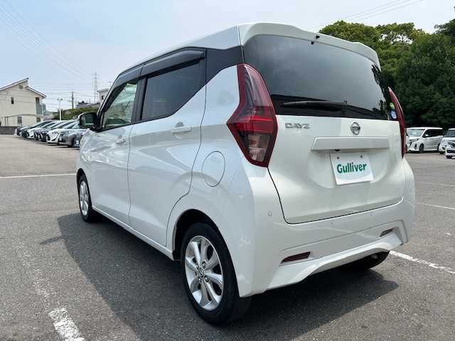 日産 デイズ X 大阪府 2020(令2)年 2.4万km ホワイトパール 純正9インチナビ(BT/フルセグ/DVD)/アラウンドビューモニター/エマージェンシーブレーキ/コーナーセンサー/ETC/ドライブレコーダー/純正アルミホイール/社外フロアマット/オートAC/オートライト/スマートキー/エンジンスタートボタン