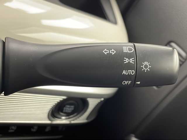 スズキ スペーシア HYBRID X 宮崎県 2019(令1)年 1.9万km ピュアホワイトP 禁煙車/衝突被害軽減ブレーキ/社外ナビTV/（ストラーダ/CN-RE05WD/CD/DVD/Bluetooth/フルセグTV）/社外前後ドライブレコーダー/純正セキュリティアラーム/純正フロアマット/両側電動スライドドア/クリアランスソナー/レーンディパーチャーアラート/シートヒーター/オートエアコン/ETC/スマートキー/プッシュエンジンスタート/スペアキー/新車時保証書/取扱い説明書