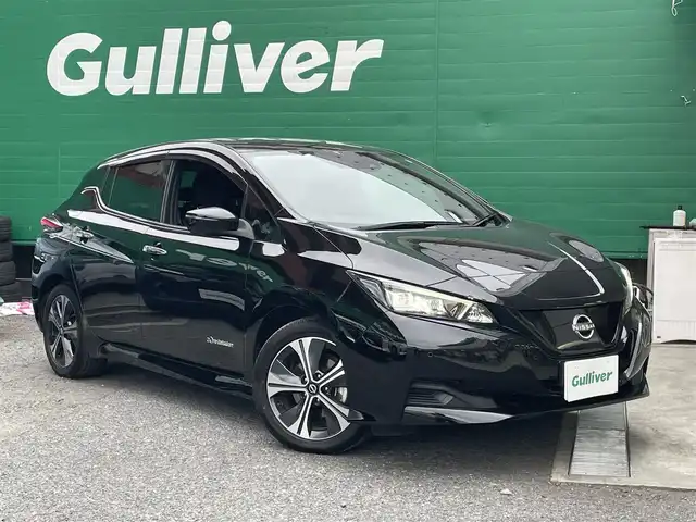 日産 リーフ X Vセレクション 東京都 2022(令4)年 5.3万km スーパーブラック 純正9インチSDナビ/【フルセグ/BTオーディオ】/アラウンドビューモニター/アダクティブクルーズコントロール/プロパイロット/インテリジェントエマージェンシーブレーキ/車線逸脱警報機能/進入禁止標識検知/デジタルインナーミラー/ステアリングヒーター/前席シートヒーター/ETC2.0/ドライブレコーダー/LEDヘッドランプ/充電ケーブル/スペアキー×1/取扱説明書/保証書
