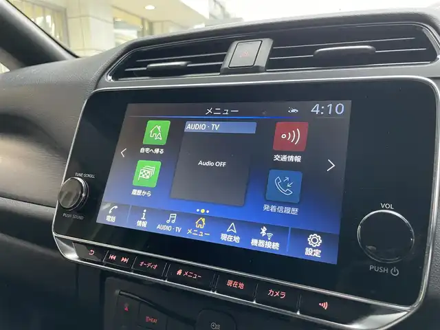日産 リーフ X Vセレクション 東京都 2022(令4)年 5.3万km スーパーブラック 純正9インチSDナビ/【フルセグ/BTオーディオ】/アラウンドビューモニター/アダクティブクルーズコントロール/プロパイロット/インテリジェントエマージェンシーブレーキ/車線逸脱警報機能/進入禁止標識検知/デジタルインナーミラー/ステアリングヒーター/前席シートヒーター/ETC2.0/ドライブレコーダー/LEDヘッドランプ/充電ケーブル/スペアキー×1/取扱説明書/保証書