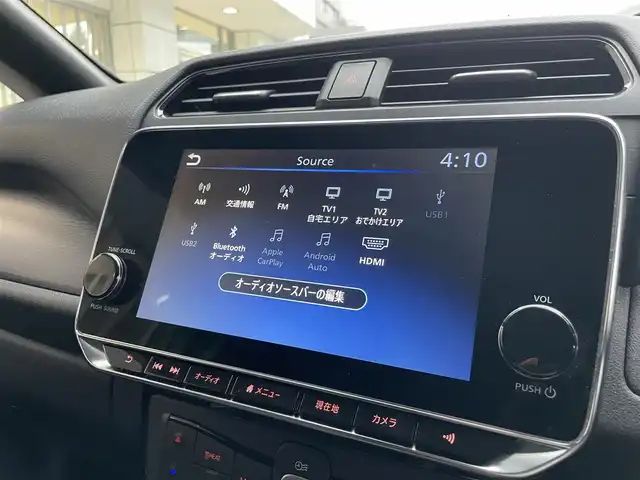 日産 リーフ X Vセレクション 東京都 2022(令4)年 5.3万km スーパーブラック 純正9インチSDナビ/【フルセグ/BTオーディオ】/アラウンドビューモニター/アダクティブクルーズコントロール/プロパイロット/インテリジェントエマージェンシーブレーキ/車線逸脱警報機能/進入禁止標識検知/デジタルインナーミラー/ステアリングヒーター/前席シートヒーター/ETC2.0/ドライブレコーダー/LEDヘッドランプ/充電ケーブル/スペアキー×1/取扱説明書/保証書