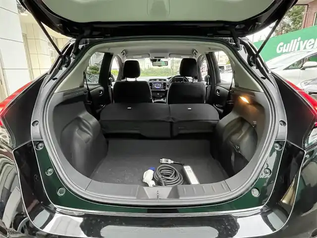 日産 リーフ X Vセレクション 東京都 2022(令4)年 5.3万km スーパーブラック 純正9インチSDナビ/【フルセグ/BTオーディオ】/アラウンドビューモニター/アダクティブクルーズコントロール/プロパイロット/インテリジェントエマージェンシーブレーキ/車線逸脱警報機能/進入禁止標識検知/デジタルインナーミラー/ステアリングヒーター/前席シートヒーター/ETC2.0/ドライブレコーダー/LEDヘッドランプ/充電ケーブル/スペアキー×1/取扱説明書/保証書