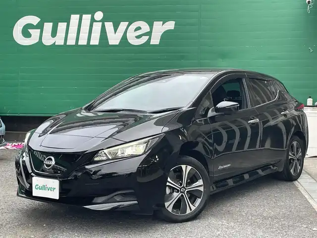 日産 リーフ X Vセレクション 東京都 2022(令4)年 5.3万km スーパーブラック 純正9インチSDナビ/【フルセグ/BTオーディオ】/アラウンドビューモニター/アダクティブクルーズコントロール/プロパイロット/インテリジェントエマージェンシーブレーキ/車線逸脱警報機能/進入禁止標識検知/デジタルインナーミラー/ステアリングヒーター/前席シートヒーター/ETC2.0/ドライブレコーダー/LEDヘッドランプ/充電ケーブル/スペアキー×1/取扱説明書/保証書