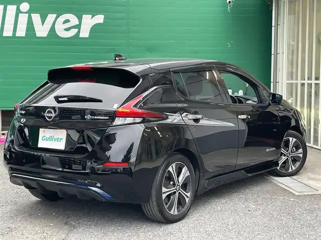 日産 リーフ X Vセレクション 東京都 2022(令4)年 5.3万km スーパーブラック 純正9インチSDナビ/【フルセグ/BTオーディオ】/アラウンドビューモニター/アダクティブクルーズコントロール/プロパイロット/インテリジェントエマージェンシーブレーキ/車線逸脱警報機能/進入禁止標識検知/デジタルインナーミラー/ステアリングヒーター/前席シートヒーター/ETC2.0/ドライブレコーダー/LEDヘッドランプ/充電ケーブル/スペアキー×1/取扱説明書/保証書