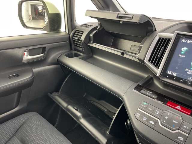 ホンダ ステップワゴン スパーダ S 愛知県 2014(平26)年 8.1万km ホワイトオーキッドパール 禁煙車/純正9インチナビ/（CD/DVD/Bluetooth/フルセグTV/SD)/バックカメラ/クルーズコントロール/ETC/左側パワースライドドア/アイドリングストップ/純正16インチアルミホイール/スマートキー/HIDヘッドライト/フロントフォグランプ/オートライト/純正フロアマット/横滑り防止装置/オートエアコン/ステアリングスイッチ/電動格納ミラー