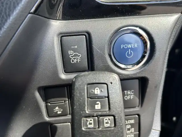 トヨタ エスクァイア ハイブリッド Gi ブラックテーラード 愛知県 2016(平28)年 5.7万km ブラック 社外８V型ナビ【Bluetooth CD DVD SD フルセグ 品番：AVIC-RL99】/ETC/バックカメラ/両側パワースライドドア/クルーズコントロール/衝突軽減ブレーキ/車両接近通報装置/レーンキープアシスト/先行車発信告知/前後コーナーセンサー/オートライト/オートマチックハイビーム/フォグランプ/ナノイー/ステアリングリモコン/合皮シート/前席シートヒーター/ウォークスルー/ドアバイザー/オート電動格納ドアミラー/純正フロアマット/禁煙車