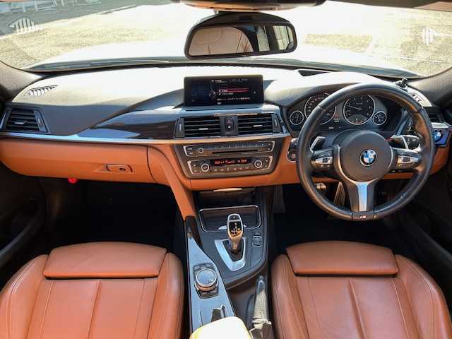 ＢＭＷ ３２０ｄ Mスポーツ 東京都 2015(平27)年 4.7万km ミネラルホワイト 純正HDDナビ【AM/FM/BT/CD/DVD】/ヘッドアップディスプレイ/アクティブクルーズコントロール/バックカメラ/横滑り防止装置/レーンキープアシスト/パワーシート【運転席側+助手席側】/シートヒーター【運転席側+助手席側】/オートマチックハイビーム/USB入力端子/純正ETC/純正19インチAW/レザーシート/保証書/取扱説明書/スペアキー×1