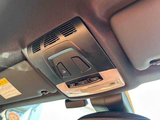 ＢＭＷ ３２０ｄ Mスポーツ 東京都 2015(平27)年 4.7万km ミネラルホワイト 純正HDDナビ【AM/FM/BT/CD/DVD】/ヘッドアップディスプレイ/アクティブクルーズコントロール/バックカメラ/横滑り防止装置/レーンキープアシスト/パワーシート【運転席側+助手席側】/シートヒーター【運転席側+助手席側】/オートマチックハイビーム/USB入力端子/純正ETC/純正19インチAW/レザーシート/保証書/取扱説明書/スペアキー×1