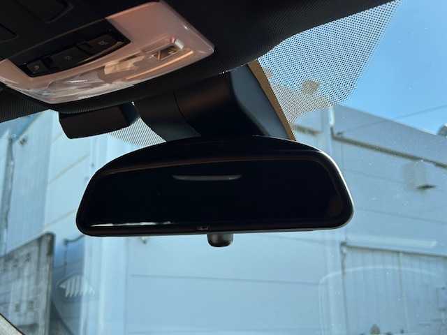 ＢＭＷ ３２０ｄ Mスポーツ 東京都 2015(平27)年 4.7万km ミネラルホワイト 純正HDDナビ【AM/FM/BT/CD/DVD】/ヘッドアップディスプレイ/アクティブクルーズコントロール/バックカメラ/横滑り防止装置/レーンキープアシスト/パワーシート【運転席側+助手席側】/シートヒーター【運転席側+助手席側】/オートマチックハイビーム/USB入力端子/純正ETC/純正19インチAW/レザーシート/保証書/取扱説明書/スペアキー×1