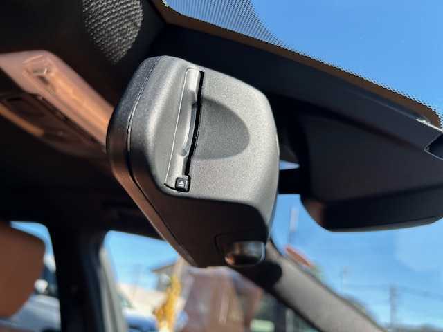 ＢＭＷ ３２０ｄ Mスポーツ 東京都 2015(平27)年 4.7万km ミネラルホワイト 純正HDDナビ【AM/FM/BT/CD/DVD】/ヘッドアップディスプレイ/アクティブクルーズコントロール/バックカメラ/横滑り防止装置/レーンキープアシスト/パワーシート【運転席側+助手席側】/シートヒーター【運転席側+助手席側】/オートマチックハイビーム/USB入力端子/純正ETC/純正19インチAW/レザーシート/保証書/取扱説明書/スペアキー×1