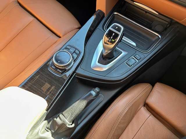 ＢＭＷ ３２０ｄ Mスポーツ 東京都 2015(平27)年 4.7万km ミネラルホワイト 純正HDDナビ【AM/FM/BT/CD/DVD】/ヘッドアップディスプレイ/アクティブクルーズコントロール/バックカメラ/横滑り防止装置/レーンキープアシスト/パワーシート【運転席側+助手席側】/シートヒーター【運転席側+助手席側】/オートマチックハイビーム/USB入力端子/純正ETC/純正19インチAW/レザーシート/保証書/取扱説明書/スペアキー×1