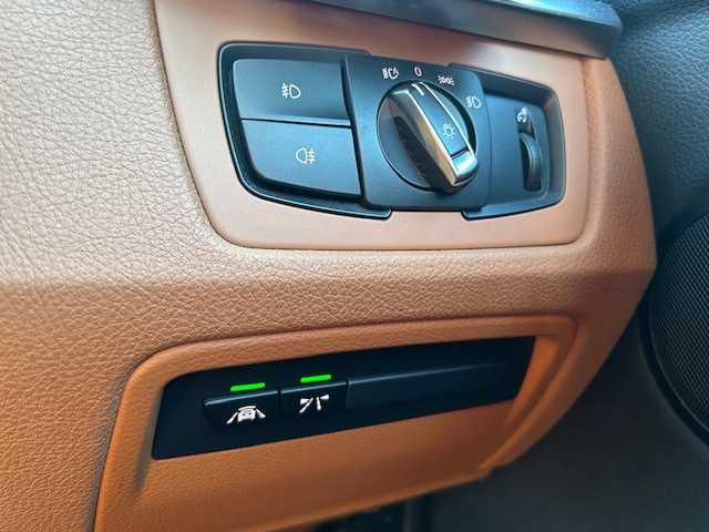 ＢＭＷ ３２０ｄ Mスポーツ 東京都 2015(平27)年 4.7万km ミネラルホワイト 純正HDDナビ【AM/FM/BT/CD/DVD】/ヘッドアップディスプレイ/アクティブクルーズコントロール/バックカメラ/横滑り防止装置/レーンキープアシスト/パワーシート【運転席側+助手席側】/シートヒーター【運転席側+助手席側】/オートマチックハイビーム/USB入力端子/純正ETC/純正19インチAW/レザーシート/保証書/取扱説明書/スペアキー×1