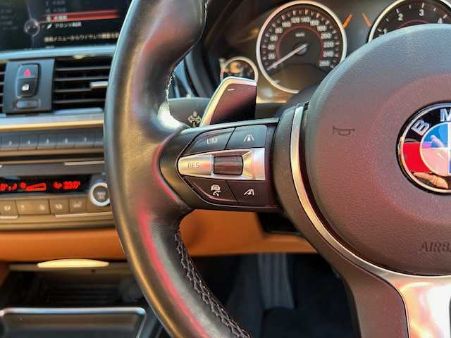 ＢＭＷ ３２０ｄ Mスポーツ 東京都 2015(平27)年 4.7万km ミネラルホワイト 純正HDDナビ【AM/FM/BT/CD/DVD】/ヘッドアップディスプレイ/アクティブクルーズコントロール/バックカメラ/横滑り防止装置/レーンキープアシスト/パワーシート【運転席側+助手席側】/シートヒーター【運転席側+助手席側】/オートマチックハイビーム/USB入力端子/純正ETC/純正19インチAW/レザーシート/保証書/取扱説明書/スペアキー×1