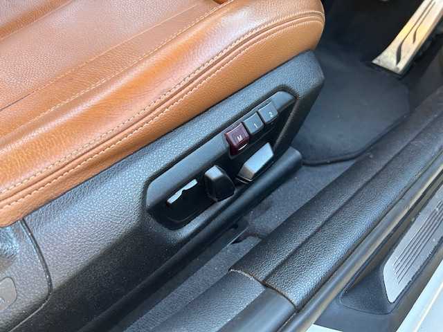 ＢＭＷ ３２０ｄ Mスポーツ 東京都 2015(平27)年 4.7万km ミネラルホワイト 純正HDDナビ【AM/FM/BT/CD/DVD】/ヘッドアップディスプレイ/アクティブクルーズコントロール/バックカメラ/横滑り防止装置/レーンキープアシスト/パワーシート【運転席側+助手席側】/シートヒーター【運転席側+助手席側】/オートマチックハイビーム/USB入力端子/純正ETC/純正19インチAW/レザーシート/保証書/取扱説明書/スペアキー×1