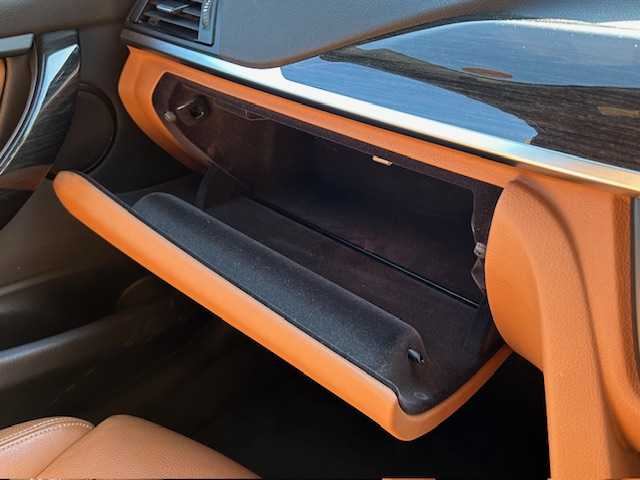 ＢＭＷ ３２０ｄ Mスポーツ 東京都 2015(平27)年 4.7万km ミネラルホワイト 純正HDDナビ【AM/FM/BT/CD/DVD】/ヘッドアップディスプレイ/アクティブクルーズコントロール/バックカメラ/横滑り防止装置/レーンキープアシスト/パワーシート【運転席側+助手席側】/シートヒーター【運転席側+助手席側】/オートマチックハイビーム/USB入力端子/純正ETC/純正19インチAW/レザーシート/保証書/取扱説明書/スペアキー×1