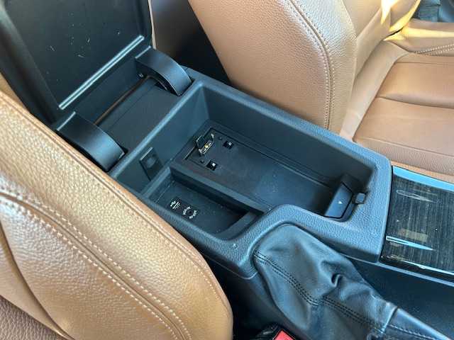 ＢＭＷ ３２０ｄ Mスポーツ 東京都 2015(平27)年 4.7万km ミネラルホワイト 純正HDDナビ【AM/FM/BT/CD/DVD】/ヘッドアップディスプレイ/アクティブクルーズコントロール/バックカメラ/横滑り防止装置/レーンキープアシスト/パワーシート【運転席側+助手席側】/シートヒーター【運転席側+助手席側】/オートマチックハイビーム/USB入力端子/純正ETC/純正19インチAW/レザーシート/保証書/取扱説明書/スペアキー×1