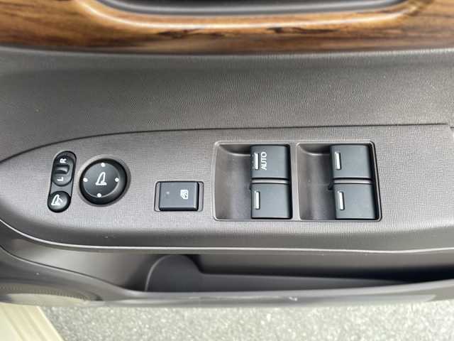 ホンダ Ｎ ＯＮＥ セレクト 三重県 2018(平30)年 0.3万km プレミアムアイボリーパール2トーン 社外ナビ/ETC/バックカメラ/ハーフレザーシート/シートヒーター/USB給電/シティブレーキアクティブシステム/後コーナーセンサー/ECON/アイドリングストップ/横滑り防止/純正フロアマット