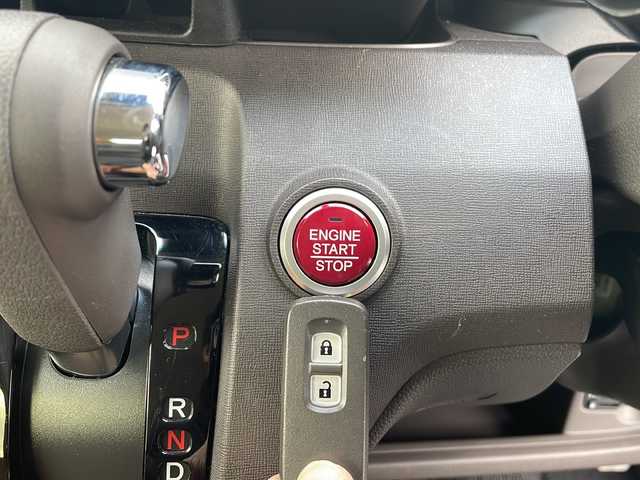 ホンダ Ｎ ＯＮＥ セレクト 三重県 2018(平30)年 0.3万km プレミアムアイボリーパール2トーン 社外ナビ/ETC/バックカメラ/ハーフレザーシート/シートヒーター/USB給電/シティブレーキアクティブシステム/後コーナーセンサー/ECON/アイドリングストップ/横滑り防止/純正フロアマット