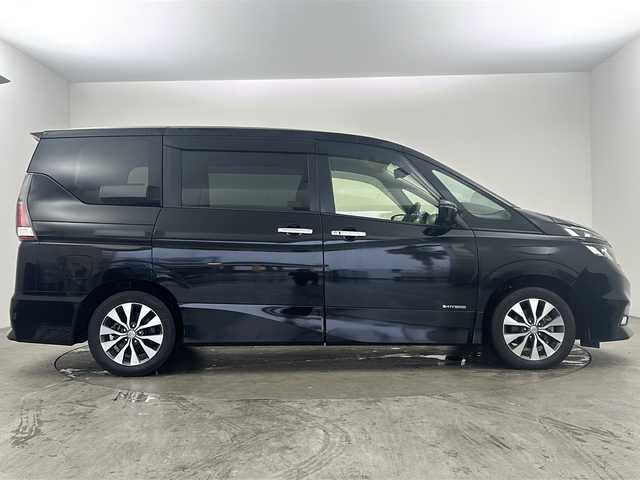 日産 セレナ ハイウェイスターVセレクションⅡ 兵庫県 2019(令1)年 6万km ダイヤモンドブラック ・純正9インチナビ＆BT＆TV＆CD＆DVD&SD/・アラウンドビューモニター/・プロパイロット/・両側パワースライドドア/・ハンズフリーオートスライドドア/・インテリジェント パーキングアシスト/・アイドリングストップ/・電動パーキングブレーキ/・オートブレーキホールド/・ビークルダイナミクスコントロール/・ヒルスタートアシスト/・エマージェンシーブレーキ/・LI（車線逸脱防止支援システム）/・LDW（車線逸脱警報）/・BSI（後側方衝突防止支援システム）/・BSW（後側方車両検知警報）/・RCTA（後退時車両検知警報）/・インテリジェント DA（ふらつき警報）/・踏み間違い衝突防止アシスト/・標識検知機能（進入禁止標識検知/・最高速度標識検知/・一時停止標識検知/・ビルトインETC/・ドライブレコーダー/・ドアバイザー/・スマートルームミラー/・LEDヘッドライト/・純正フロアマット/・純正16インチアルミホイール/・スマートキー/・プッシュスタート