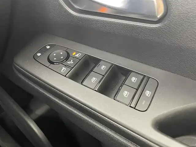 日産 セレナ e－パワー ハイウェイスター V 大阪府 2023(令5)年 1.8万km ダイヤモンドブラック プロパイロット/　・エマ ージェンシーブレーキ/　・レーダークルーズコントロール/　・クリアランスソナー/社外ナビ/　　CD/DVD/Bluetooth/ワンセグ/デジタルインナーミラー/アラウンドビューモニター/両側パワースライドドア/LEDオートライト/フォグランプ/オートハイビーム/純正16インチアルミホイール/ステアリングスイッチ/USBポート/ETC/ブラインドスポットモニター