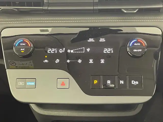 日産 セレナ e－パワー ハイウェイスター V 大阪府 2023(令5)年 1.8万km ダイヤモンドブラック プロパイロット/　・エマ ージェンシーブレーキ/　・レーダークルーズコントロール/　・クリアランスソナー/社外ナビ/　　CD/DVD/Bluetooth/ワンセグ/デジタルインナーミラー/アラウンドビューモニター/両側パワースライドドア/LEDオートライト/フォグランプ/オートハイビーム/純正16インチアルミホイール/ステアリングスイッチ/USBポート/ETC/ブラインドスポットモニター