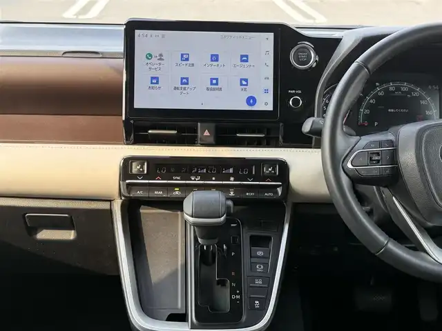 トヨタ ノア Z 佐賀県 2022(令4)年 5万km ホワイトパールクリスタルシャイン 10.5インチHDディスプレイオーディオ（コネクティッドナビ対応）Plus/・フルセグTV/AM/FM/Bluetooth/CD/DVD/HDMI//・Apple Car Play/Android Auto//13.2型有機ELフリップダウンモニター/メーカーOPユニバーサルステップ/両側パワースライドドア/茶革ハーフレザーシート/シートヒーター/TVキャンセラー/純正LEDヘッドライト/オートマチックハイビーム/スマートキー/スペアキー1本/フロアMTモード付/ETC/トヨタセーフティーセンス/・プリクラッシュセーフティー/・レーンディパーチャーアラート/・レーントレーシングアシスト/・前方車発進お知らせ機能/・レーダークルーズコントロール/・コーナーセンサー