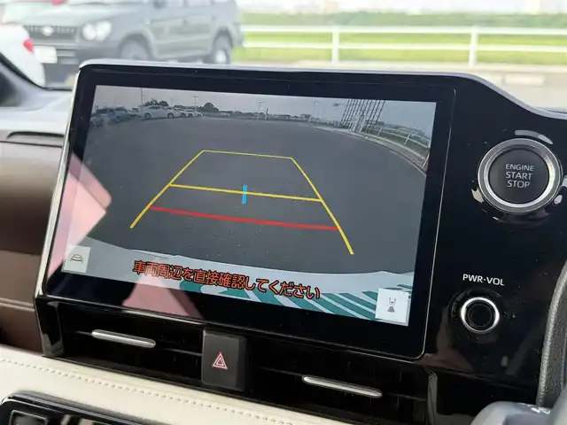トヨタ ノア Z 佐賀県 2022(令4)年 5万km ホワイトパールクリスタルシャイン 10.5インチHDディスプレイオーディオ（コネクティッドナビ対応）Plus/・フルセグTV/AM/FM/Bluetooth/CD/DVD/HDMI//・Apple Car Play/Android Auto//13.2型有機ELフリップダウンモニター/メーカーOPユニバーサルステップ/両側パワースライドドア/茶革ハーフレザーシート/シートヒーター/TVキャンセラー/純正LEDヘッドライト/オートマチックハイビーム/スマートキー/スペアキー1本/フロアMTモード付/ETC/トヨタセーフティーセンス/・プリクラッシュセーフティー/・レーンディパーチャーアラート/・レーントレーシングアシスト/・前方車発進お知らせ機能/・レーダークルーズコントロール/・コーナーセンサー