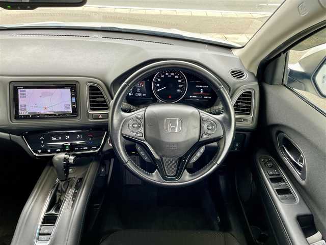 ホンダ ヴェゼル X ホンダセンシング 宮城県 2016(平28)年 4.9万km ホワイトオーキッドパール 社外ナビ（CD/DVD/AM/FM/iPod/SD/USB/BT）/フルセグTV/バックカメラ/ドライブレコーダー前後/レーダークルーズコントロール/レーンキープアシスト/衝突被害軽減システム/電動パーキングブレーキ/LEDヘッドライト/サマータイヤ純正AW（215/60R16）/スタッドレスタイヤ社外AW（215/60R16）/ETC/プッシュスタート/スマートキー/スペアキー/保証書、取扱説明書