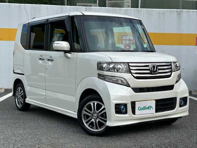 ホンダ Ｎ ＢＯＸ カスタム SSパッケージ 神奈川県 2014(平26)年 8.1万km プレミアムホワイトパール ●Ｃｕｓｔｏｍ　ＳＳパッケージ/●4WD/●ギャザーズナビ/CD /DVD /BT /SD /地デジ/●バックカメラ/●ETC2.0/●両側パワースライドドア/●シートヒーター（運転席/助手席）/●あんしんパッケージ/シティブレーキアクティブシステム/前席用i-サイドエアバッグシステム/サイドカーテンエアバッグシステム/●ピアノブラック調インパネガーニッシュ/●クロームメッキ・セレクトレバーボタン/●オーディオリモートコントロールスイッチ/●14インチアルミホイール/●HIDヘッドライト/●フォグライト/●ドアミラーウインカー/●VSA（ABS＋TCS＋横すべり抑制）/●エマージェンシーストップシグナル/●ヒルスタートアシスト機能/●アイドリングストップ/●ECONスイッチ/●運転席ハイトアジャスター/●スマートキー2個/●保証書/●取扱説明書